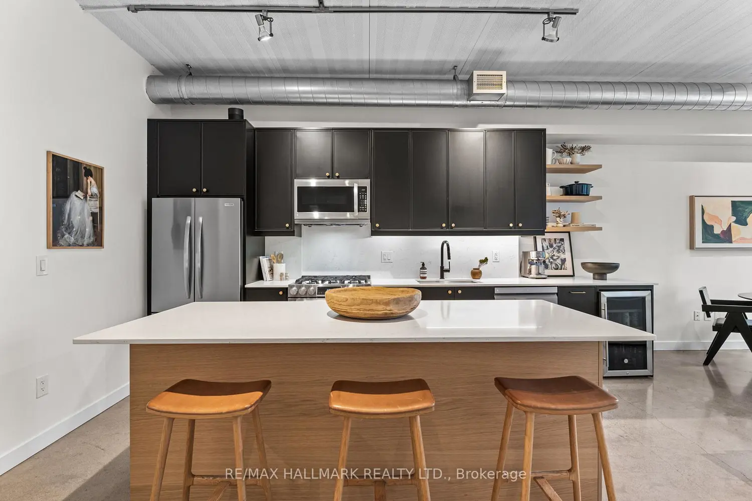 747 Queen Street 202 photo 2