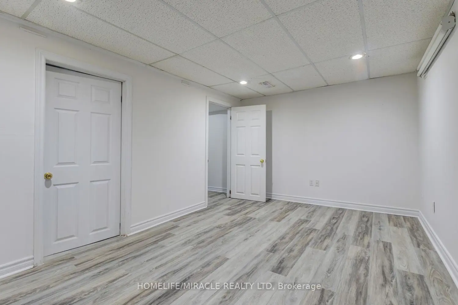 Additional image 17 of 7450 Darcel Avenue 13