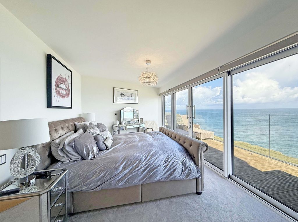 Additional image 10 of 4 bed flat for saleHeadland Road, Newquay, Cornwall TR7