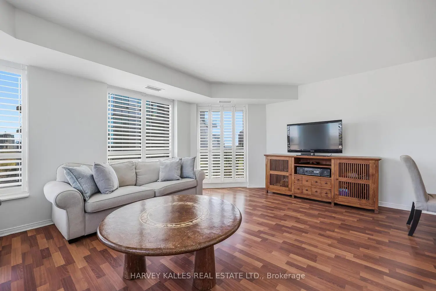 190 Manitoba Street 904 photo 4