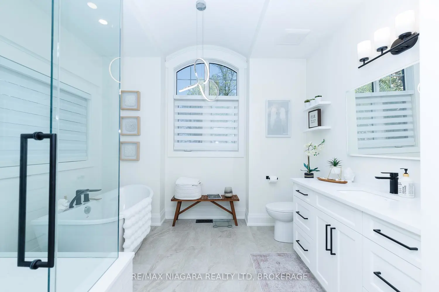 Additional image 9 of 1595 Bertie Street