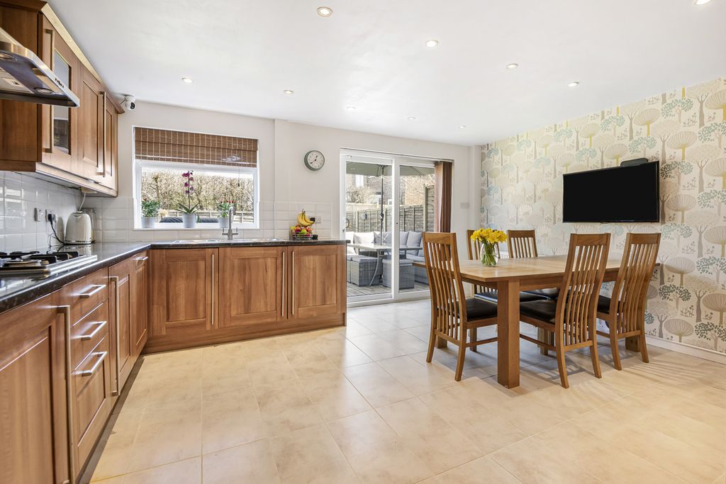 4 bed semi-detached house for saleCheyne Walk, Gravesend DA13