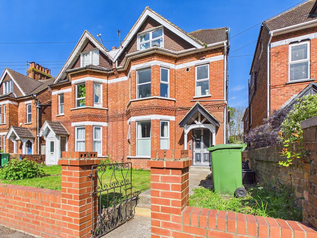 1 bed flat for saleBeachborough Road, Folkestone, Kent CT19