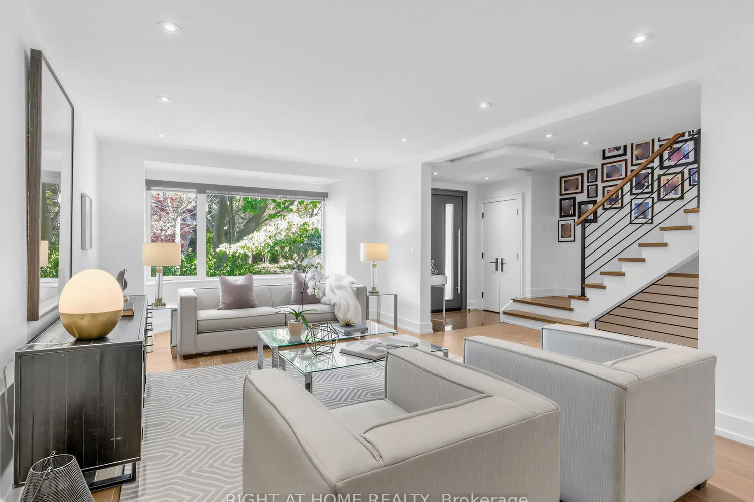 140 Coldstream Avenue photo 4