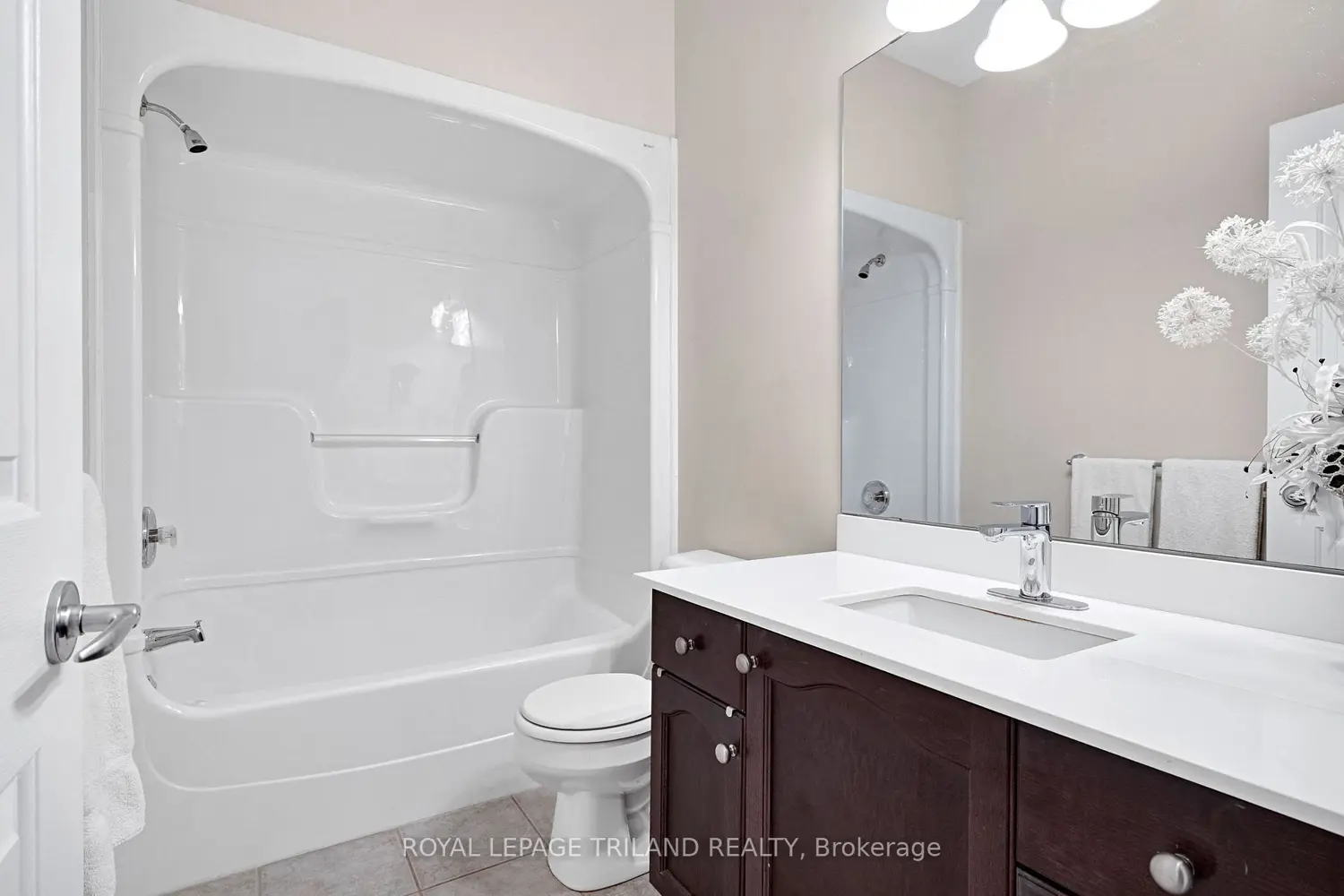 Additional image 10 of 998 Gabor Street