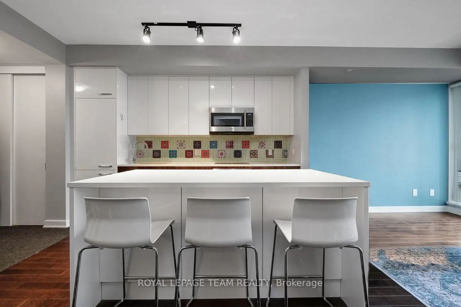 111 Champagne Avenue 1405 photo 2