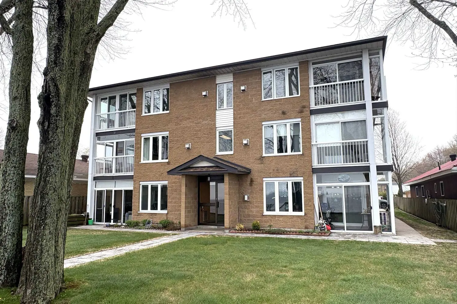 469 Lakeshore Drive 301