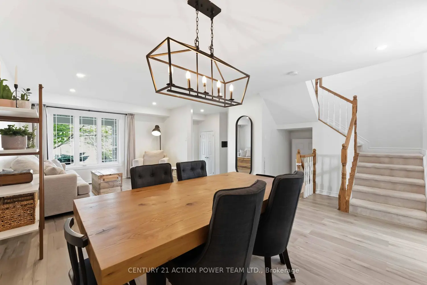 305 Sarabella Street photo 3