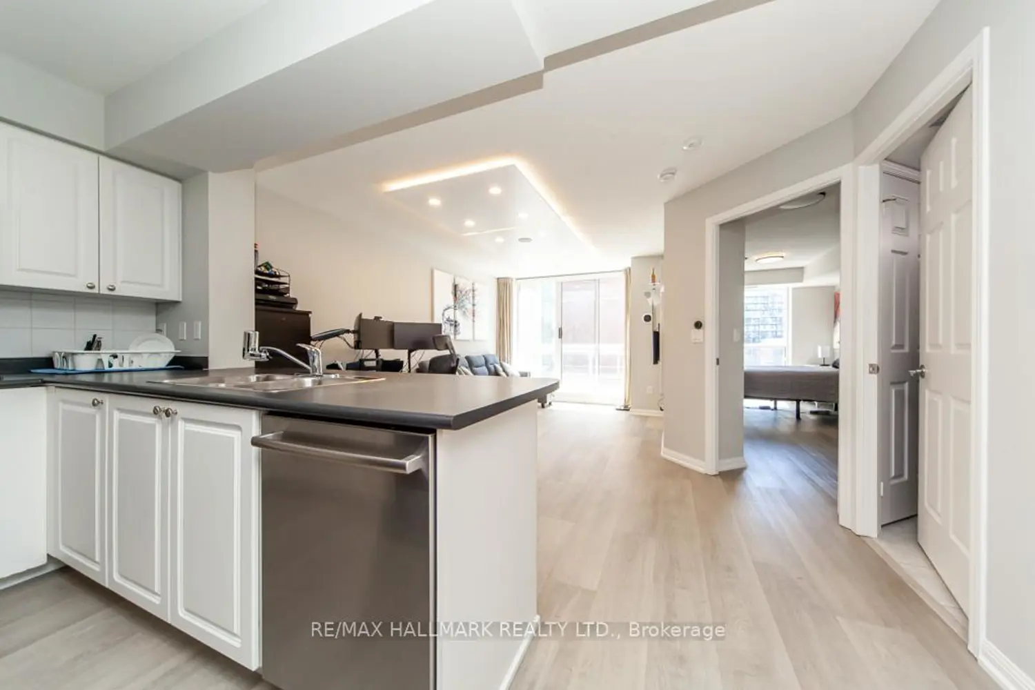 330 Adelaide Street 1103 photo 3