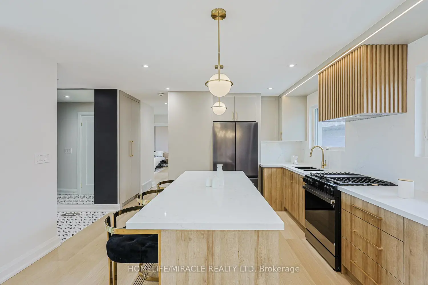 158 Cass Avenue photo 4