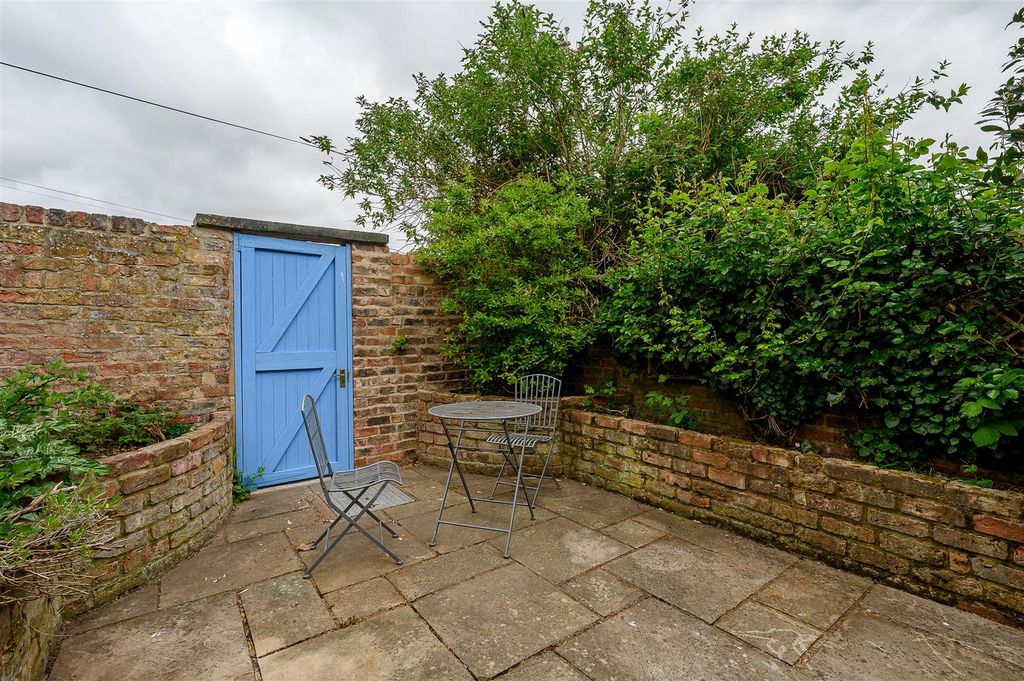 Additional image 5 of 4 bed terraced house for saleBewlay Street, Bishopthorpe Road, York YO23
