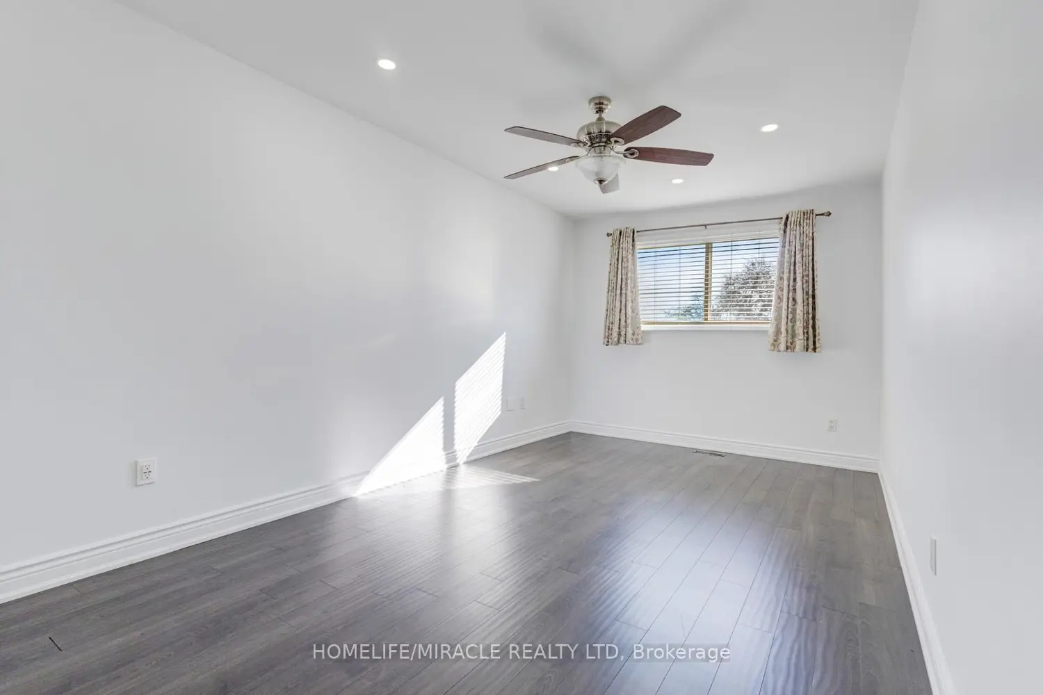 Additional image 13 of 7450 Darcel Avenue 13