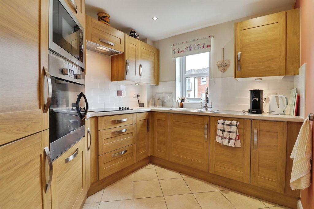Additional image 9 of 2 bed flat for saleHigh Street, Wolstanton, Newcastle ST5