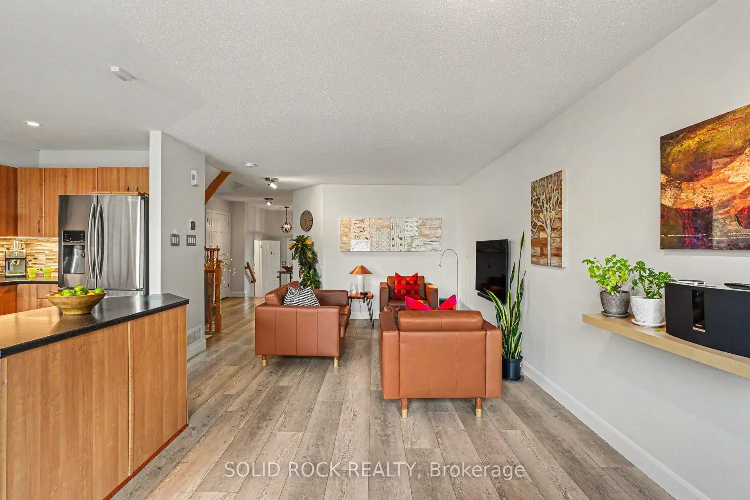 Additional image 3 of 2064 Dunollie Crescent