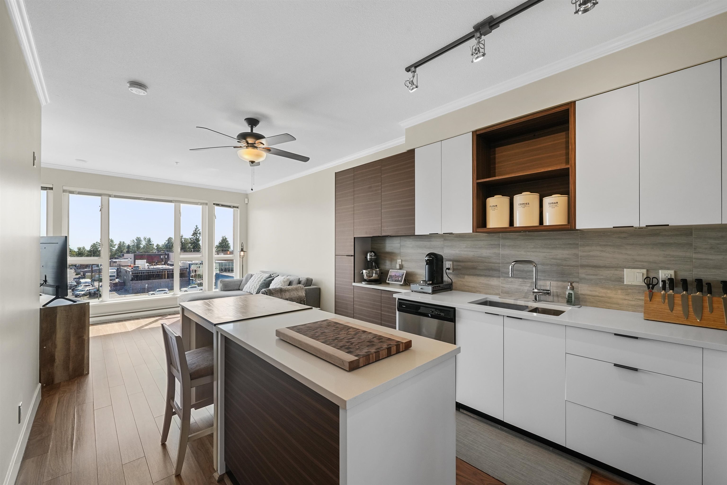 PH03-5355 Lane Street, Burnaby, BC, V5H 0H1