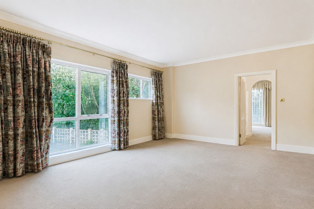 Additional image 9 of 4 bed flat for saleSandbanks Road, Poole BH14