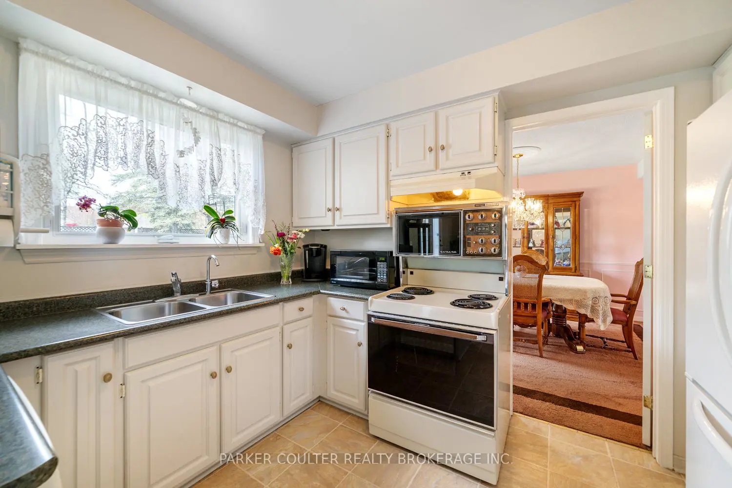 16 Cardinal Crescent photo 4