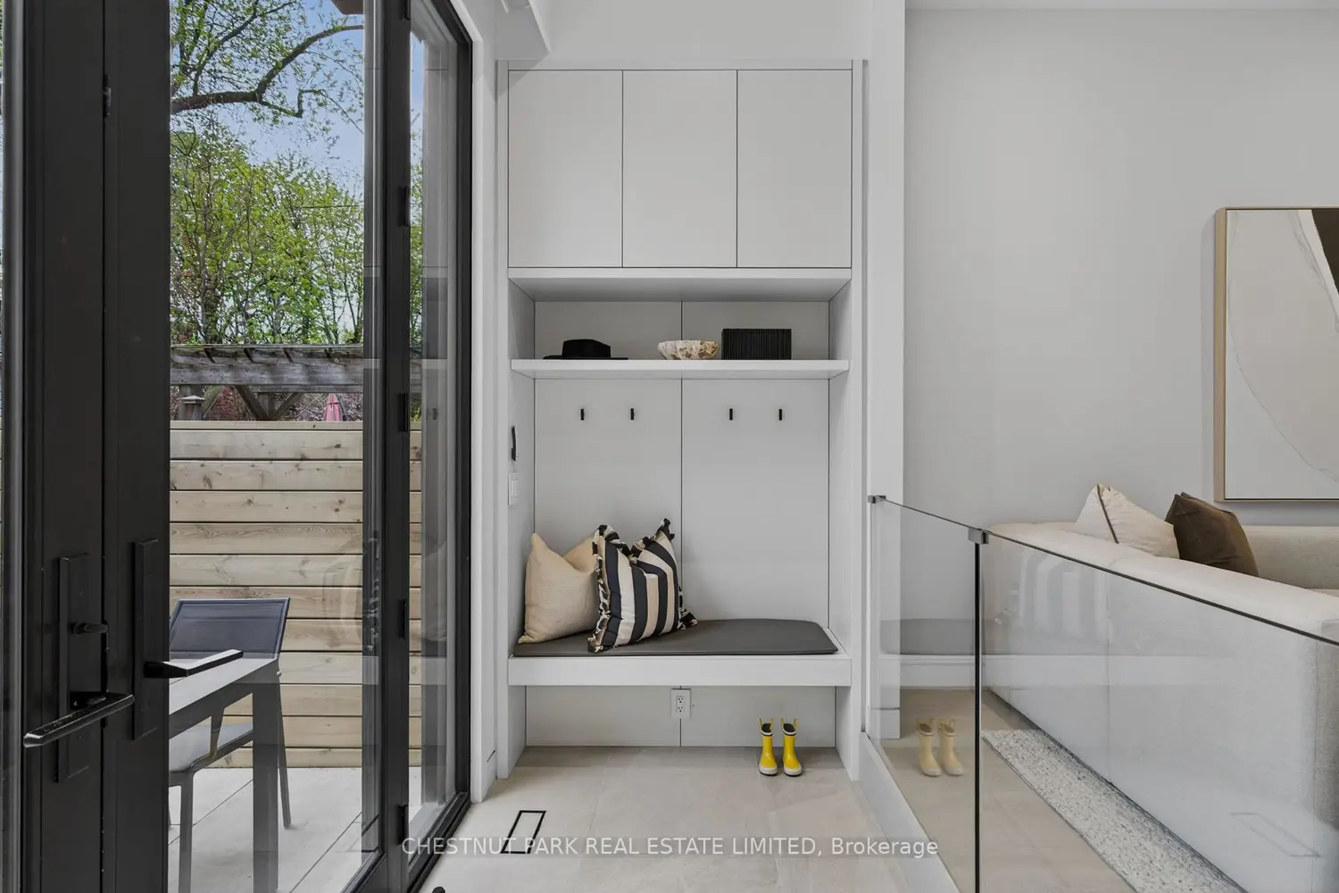 90 Macpherson Avenue photo 5