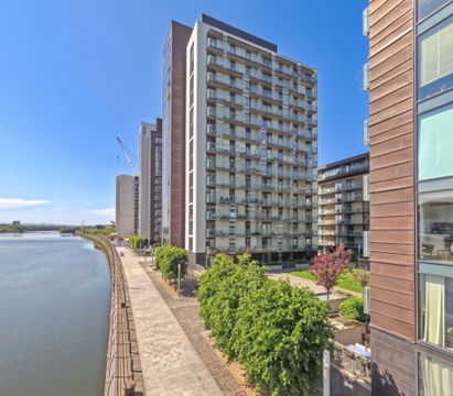 Meadowside Quay Walk, Flat 10/1, Glasgow Harbour, Glasgow G11