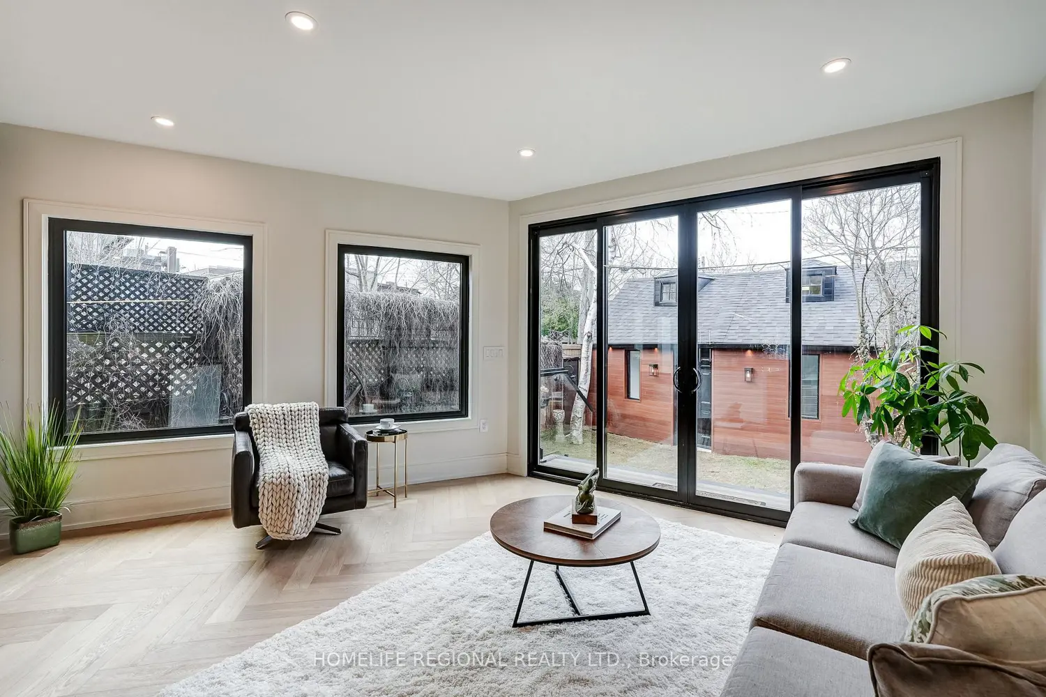 12 Macdonell Avenue photo 5