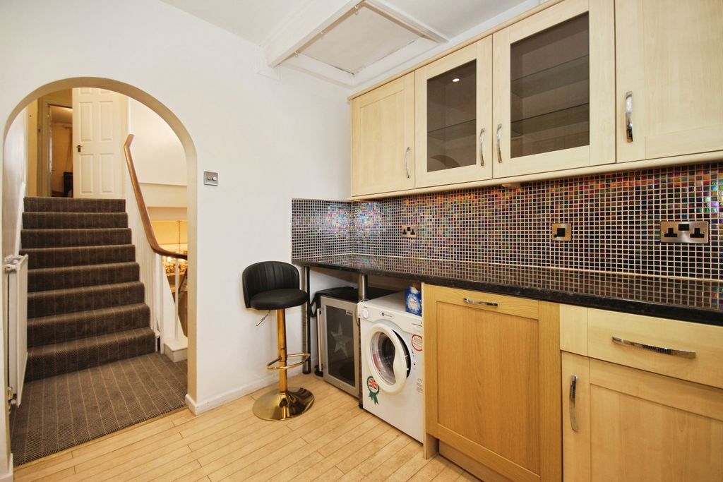 Additional image 6 of 2 bed flat for saleClarendon Square, Leamington Spa CV32