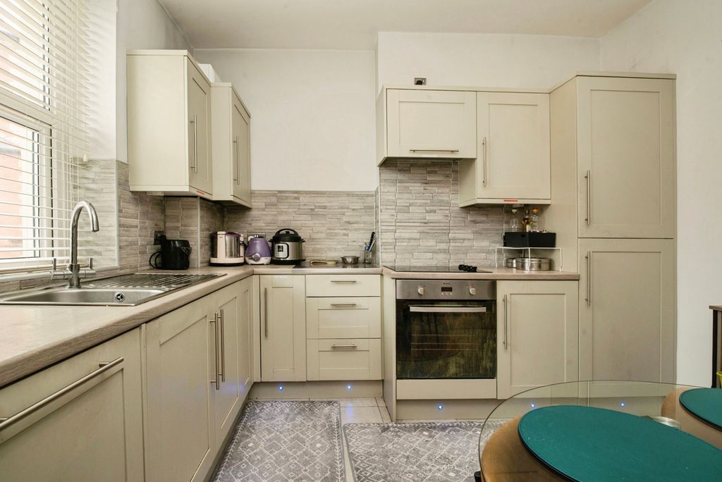 Additional image 10 of 3 bed flat for saleCaerau Road, Newport NP20