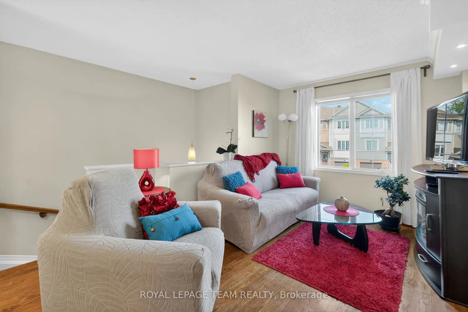 8 Manhattan Crescent photo 3