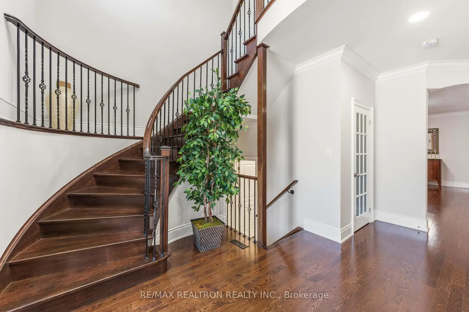 103 Sir Stevens Drive photo 3