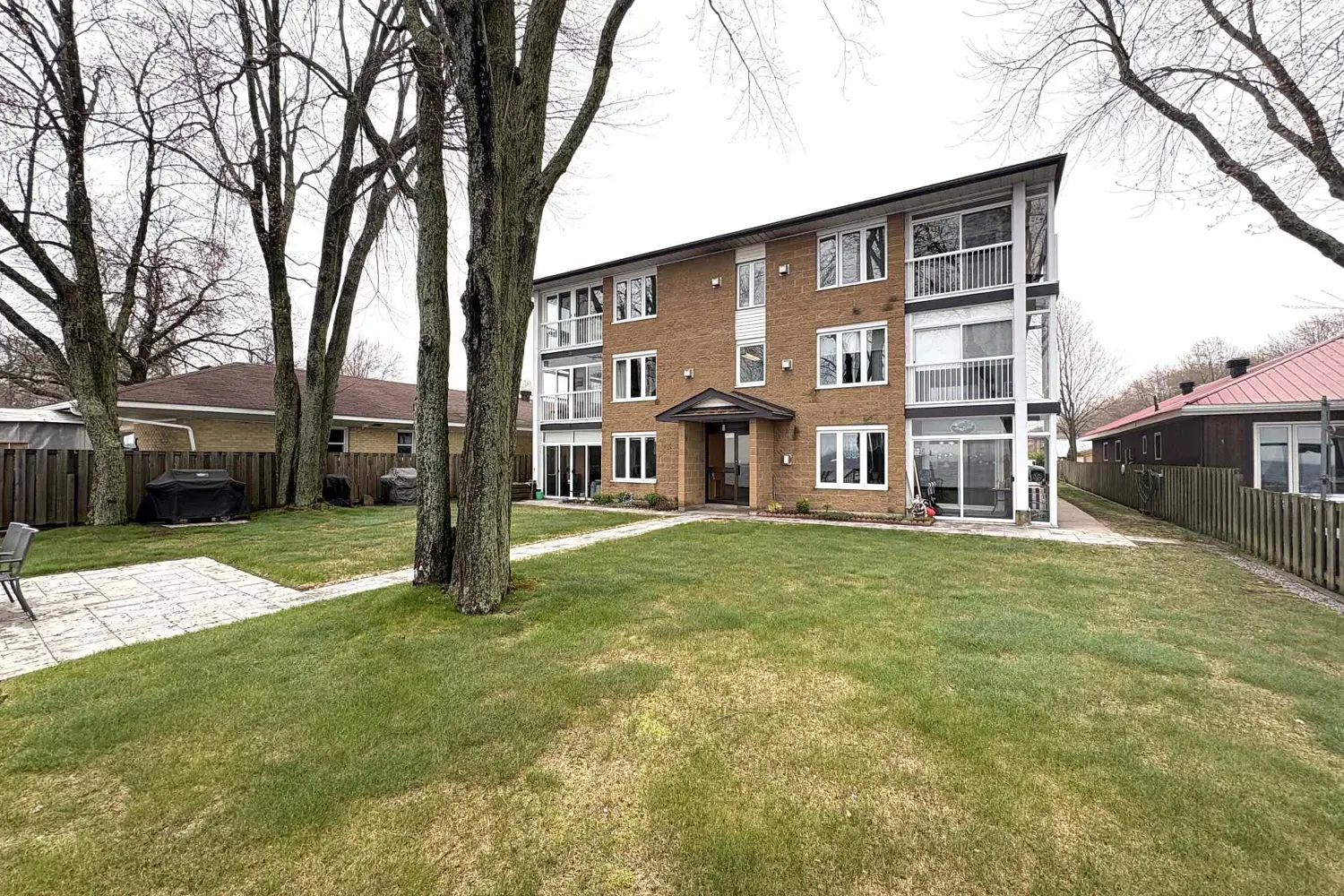 Additional image 17 of 469 Lakeshore Drive 301