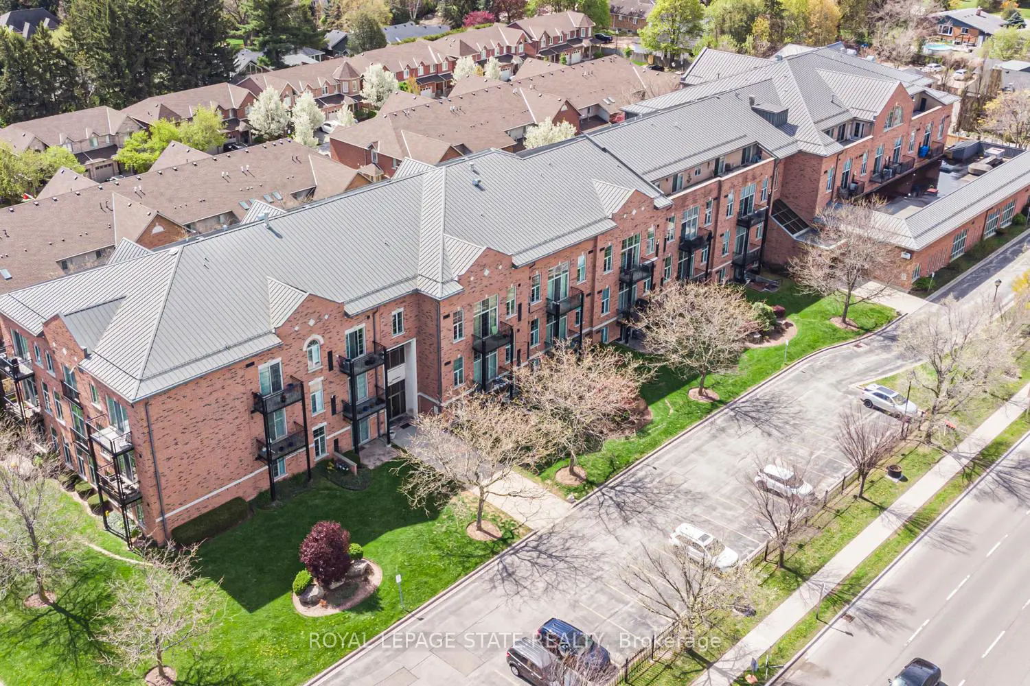 262 Dundas Street 311
