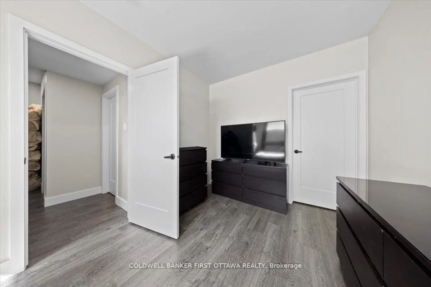22 Inverkip Avenue A/B photo 4