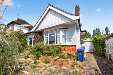 Valley Avenue, London N12