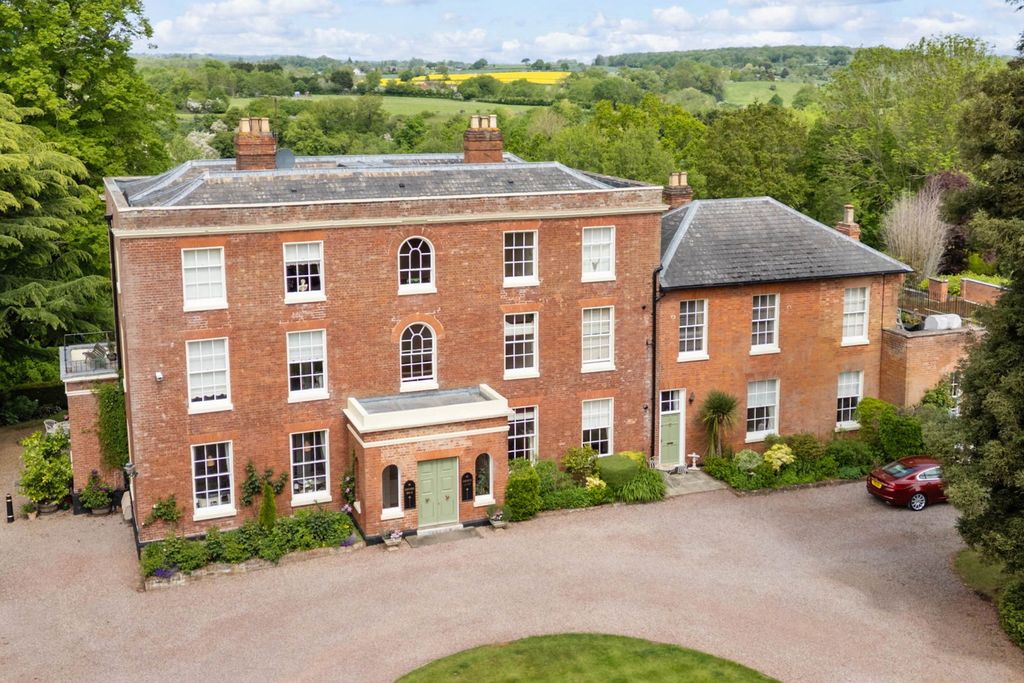 3 bed flat for saleFlat 6, Hawford House, Ombersley Road, Hawford, Worcester. WR3