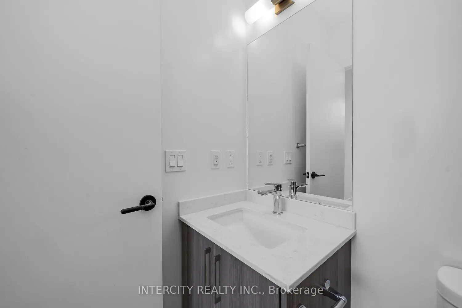 Additional image 11 of 2075 King Road 128