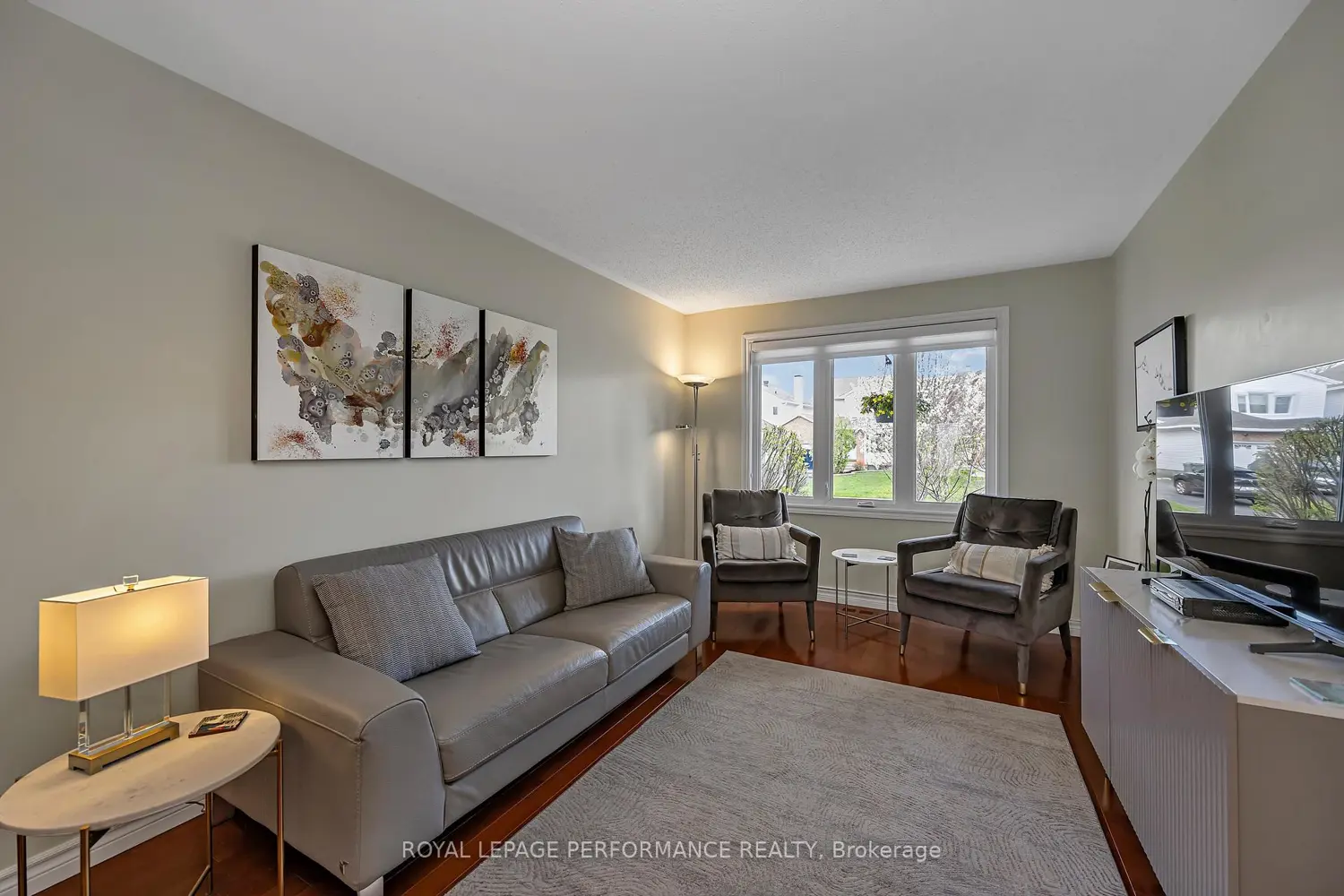 1696 Tache Way photo 3