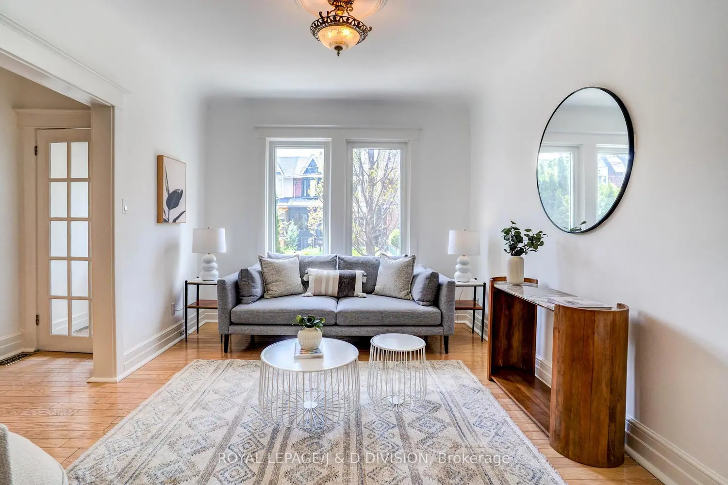23 Empire Avenue photo 3