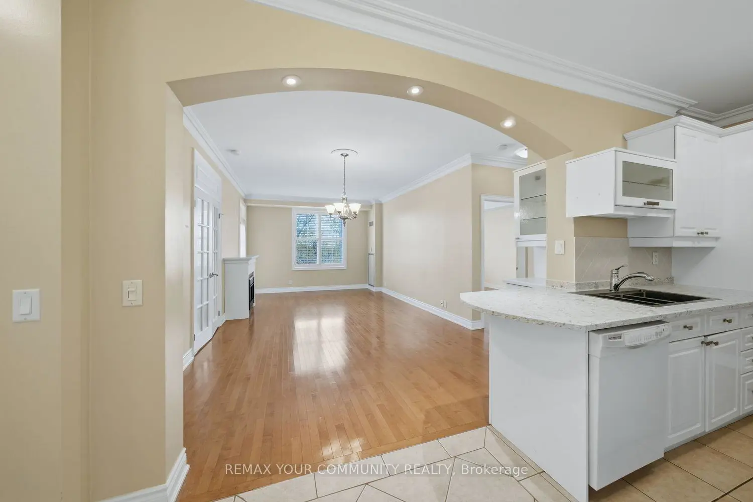 Additional image 11 of 9519 Keele Street 313