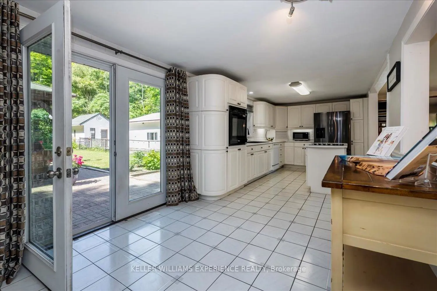 1512 Champlain Road photo 2
