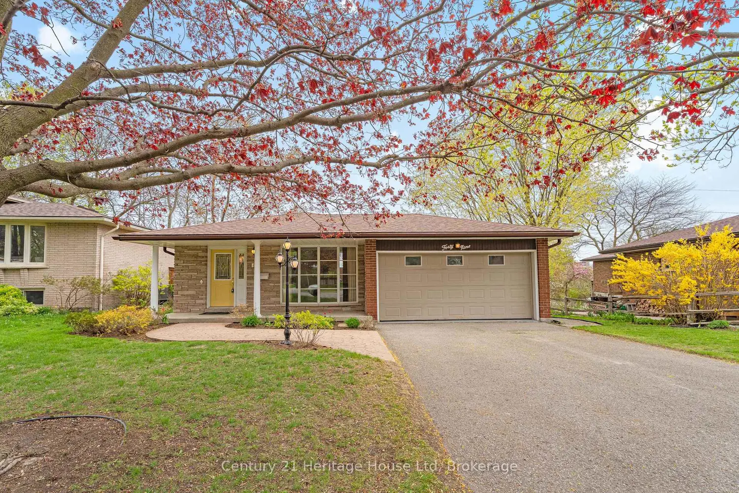 49 Vanier Drive photo 2