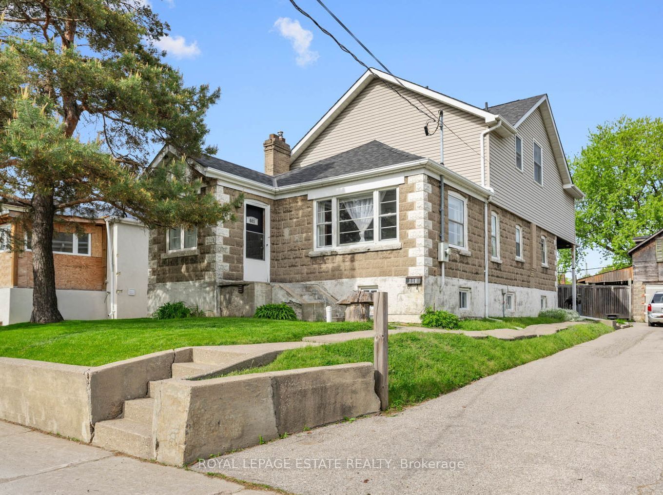 601 Pharmacy Avenue, Toronto, ON, M1L 3H1