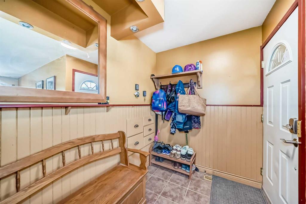 Additional image 3 of 52 Beacham Road NW, Calgary, AB, T3K 1S4