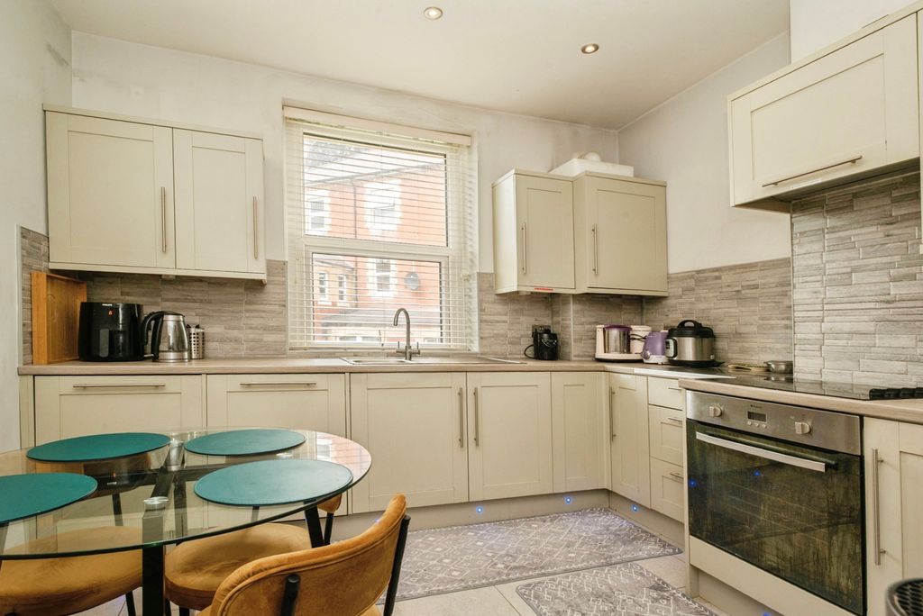 Additional image 9 of 3 bed flat for saleCaerau Road, Newport NP20