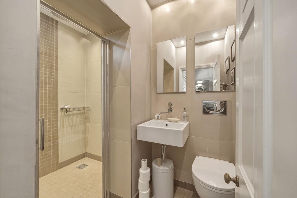 Additional image 22 of 3 bed flat for saleNewcastle Drive, The Park NG7