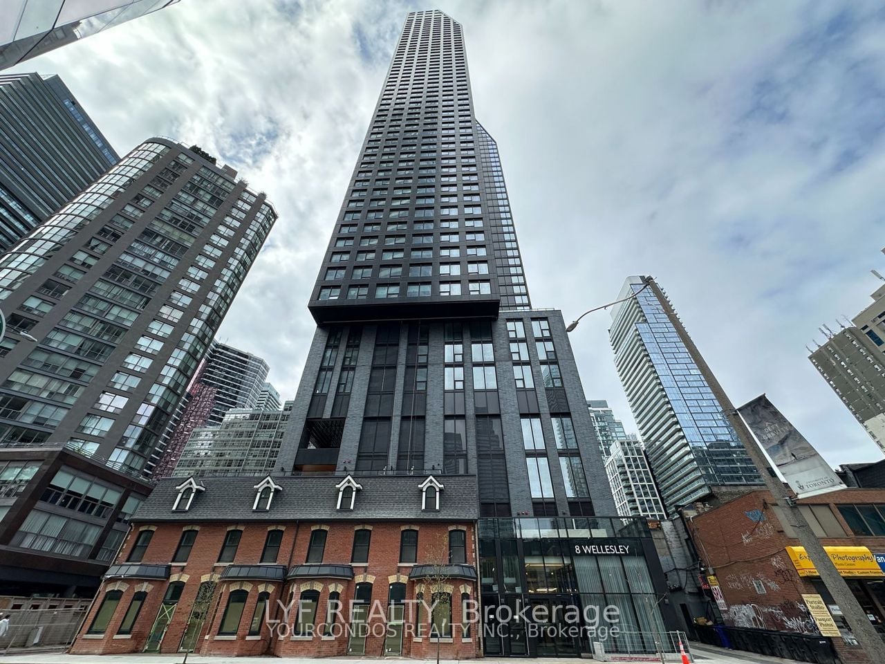 4810-8 Wellesley Street W, Toronto, ON, M4Y 0J5