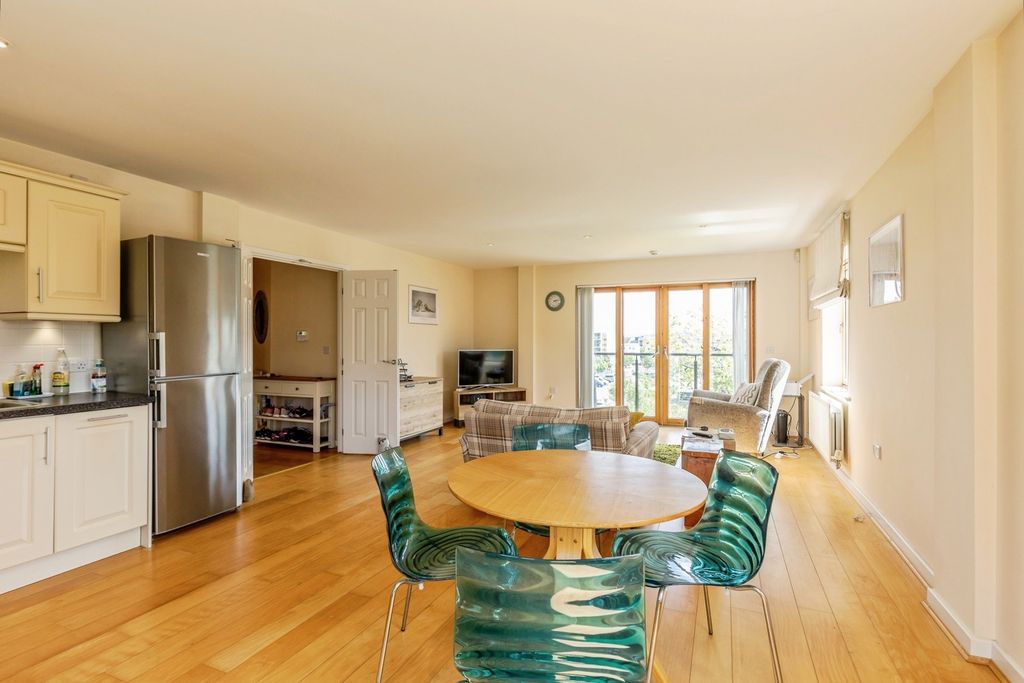 2 bed flat for saleLockside, Portishead, Bristol, Somerset BS20 photo 4
