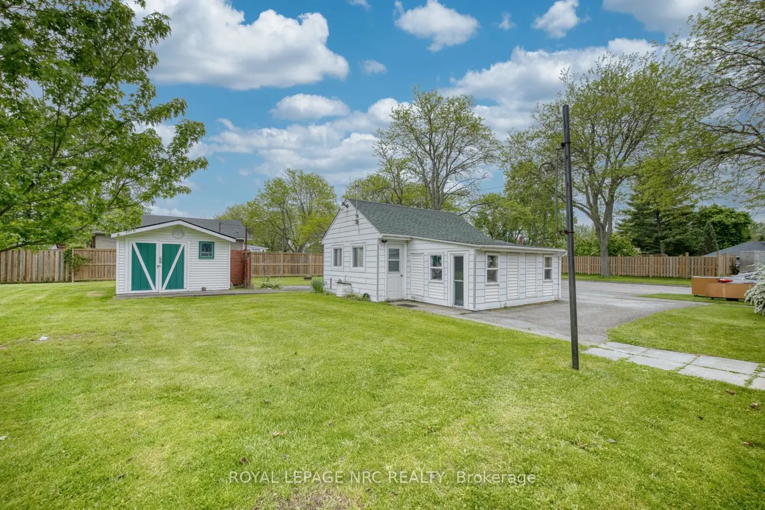 Additional image 16 of 4076 Welland Street