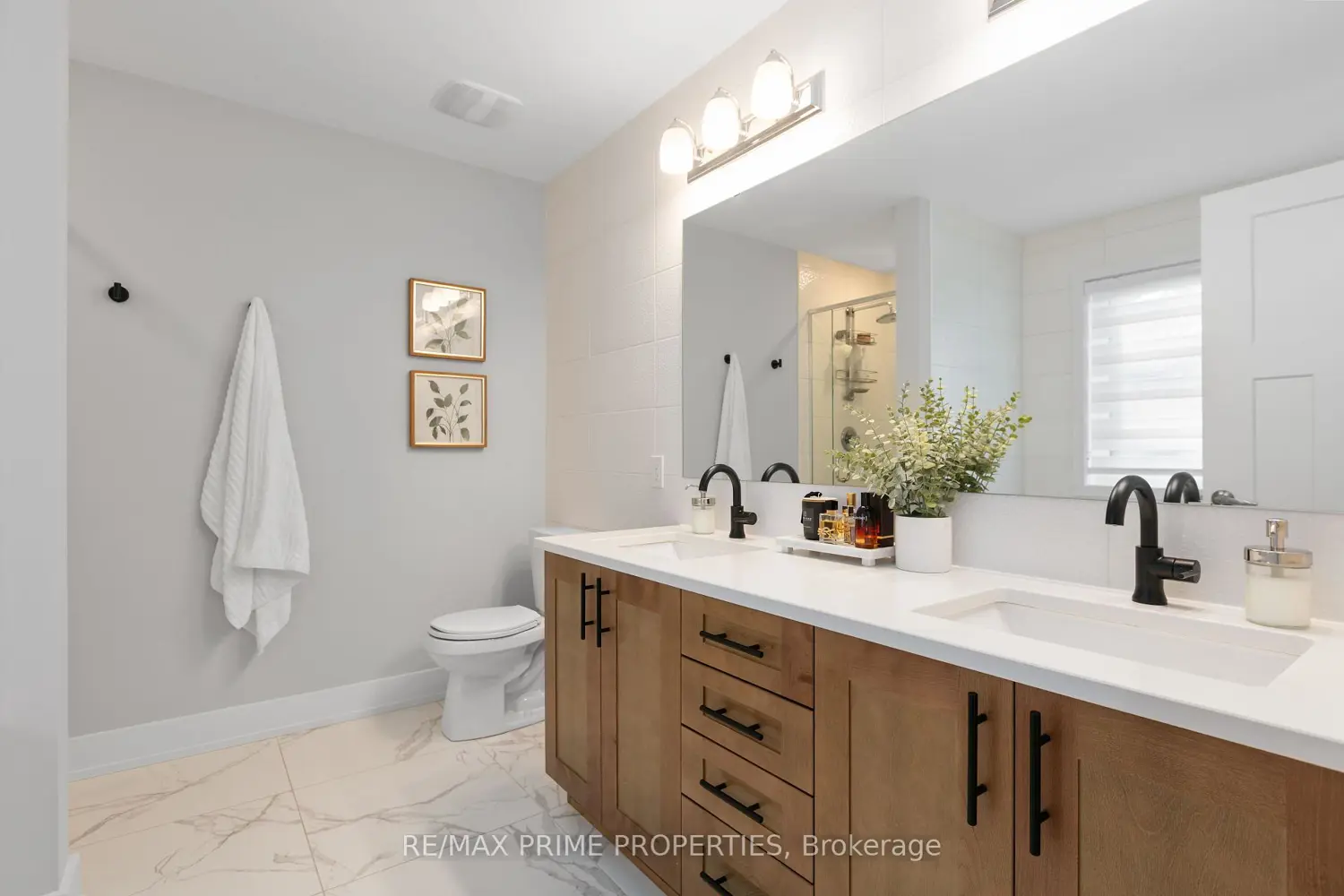 148 Aubrais Crescent photo 3