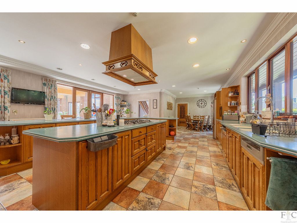 Additional image 10 of 6 bed detached house for saleKnighton Grange Road, Leicester LE2