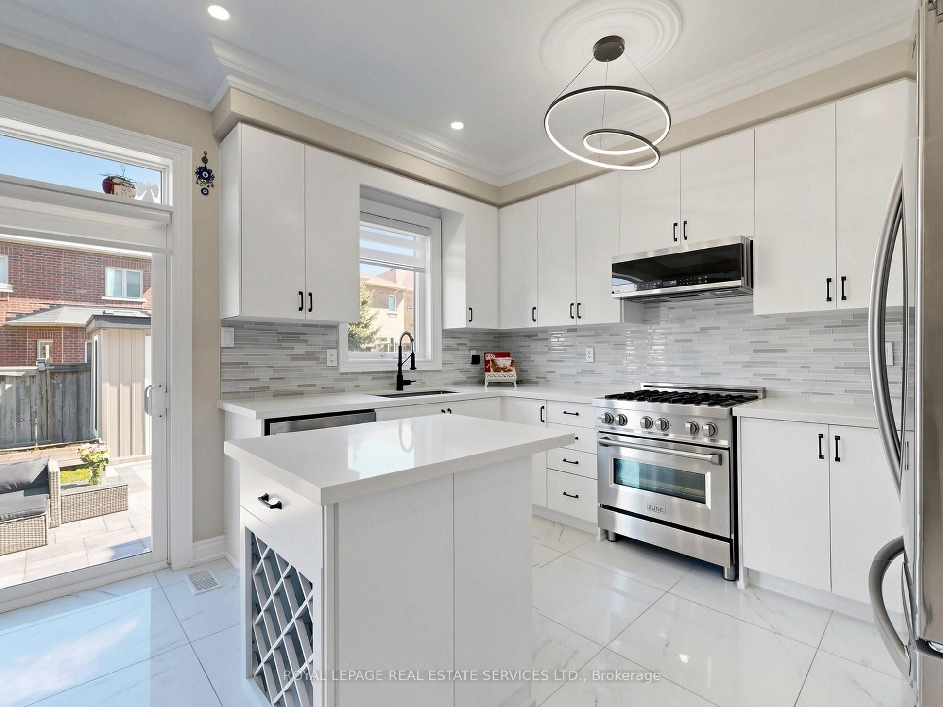 Additional image 6 of 1158 Atkins Drive, Newmarket, ON, L3X 0A6