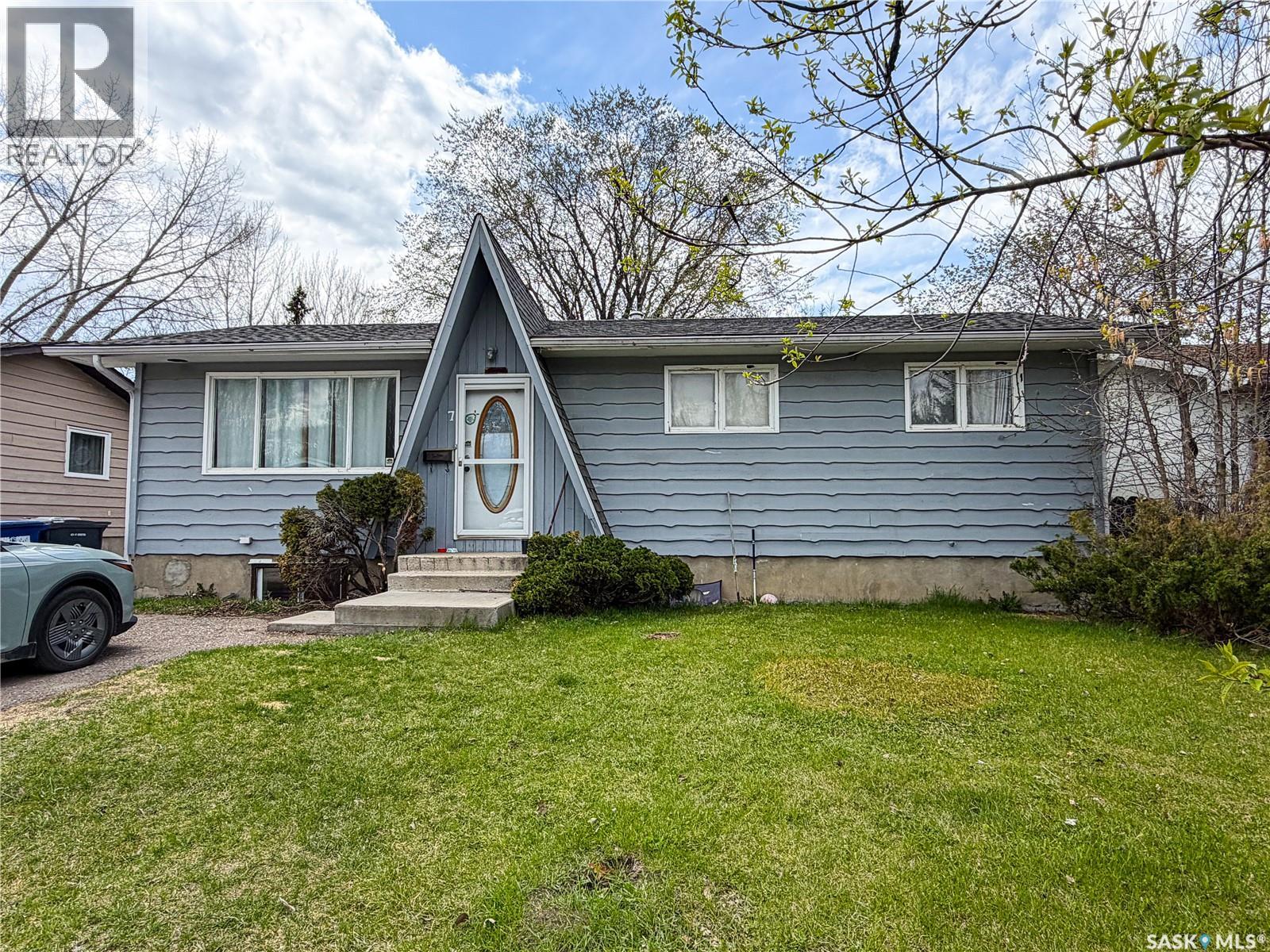 7 Dunfield CRESCENT